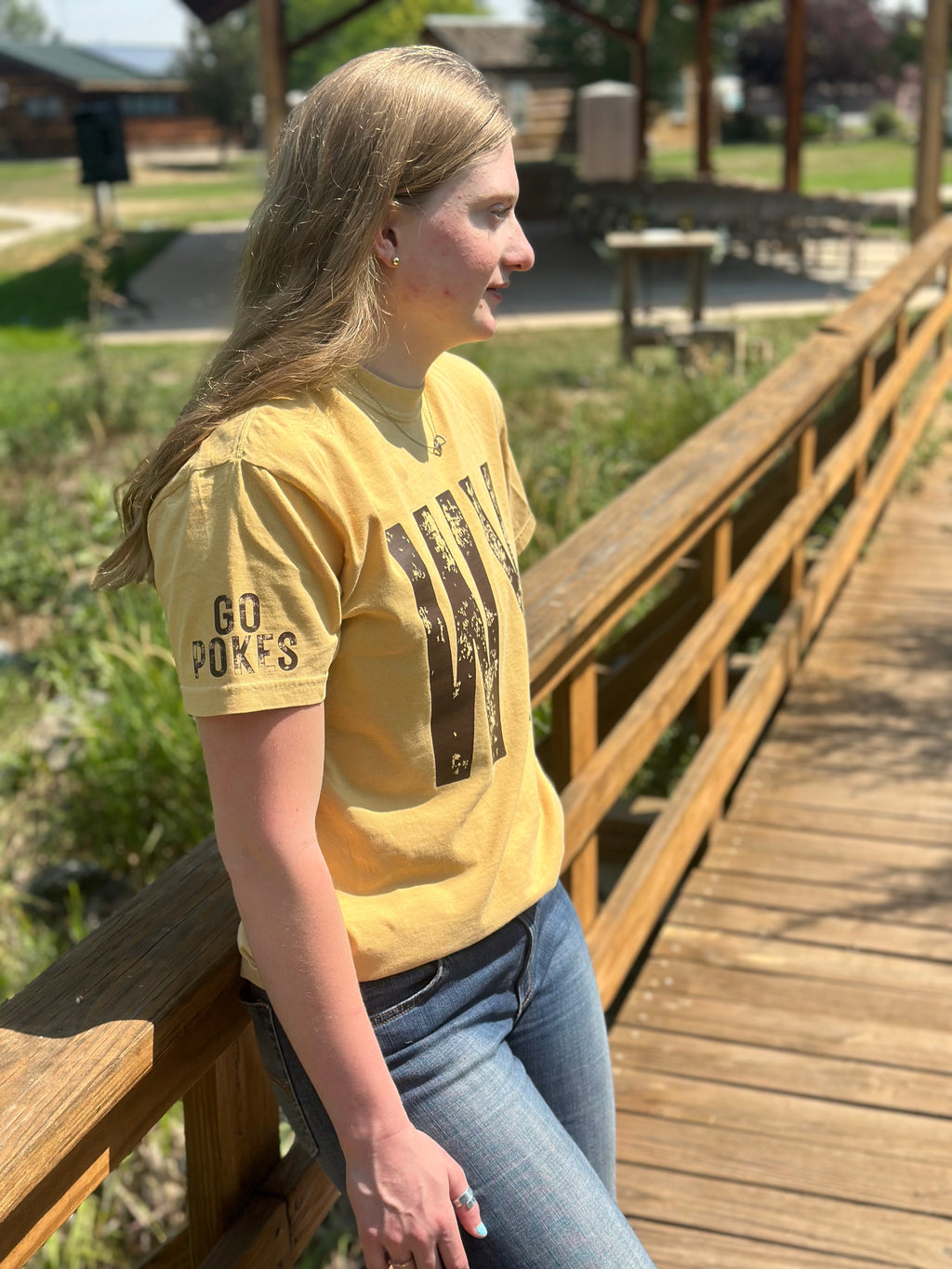 WY distressed Comfort Colors T-Shirt