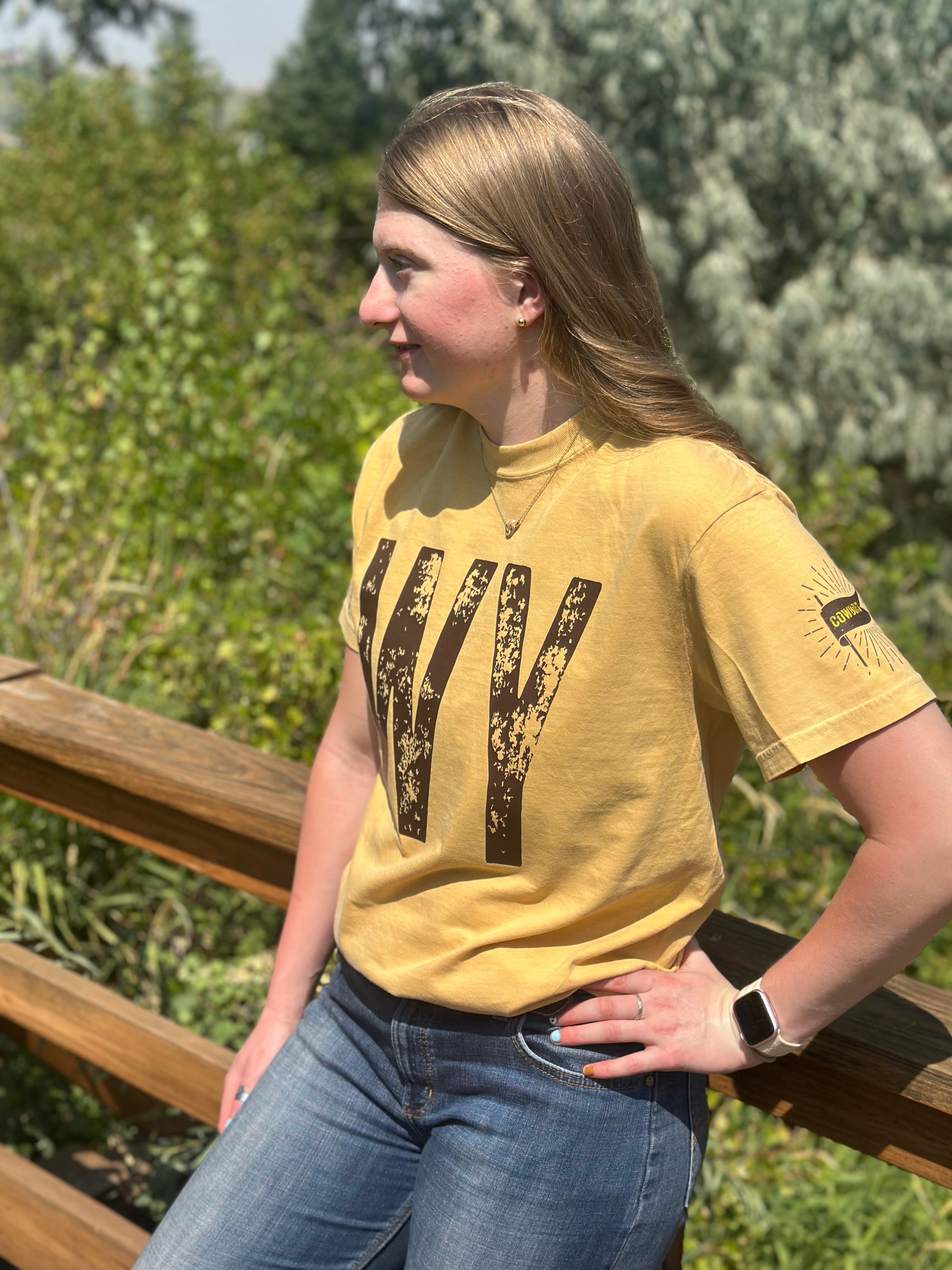 WY distressed Comfort Colors T-Shirt