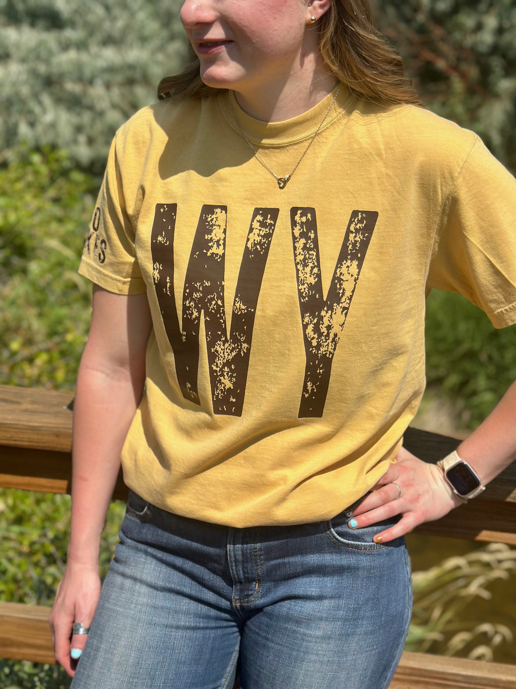 WY distressed Comfort Colors T-Shirt