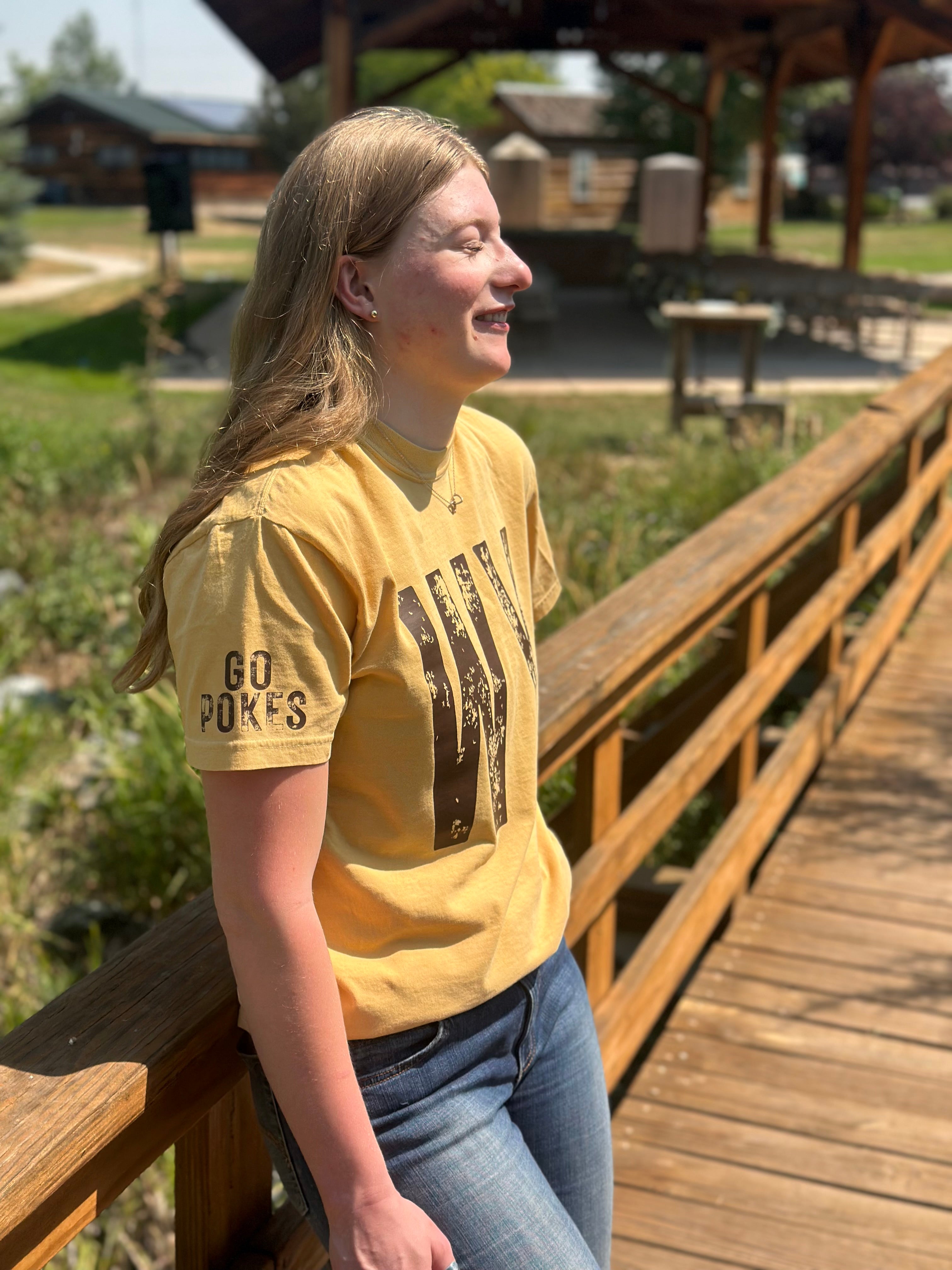 WY distressed Comfort Colors T-Shirt